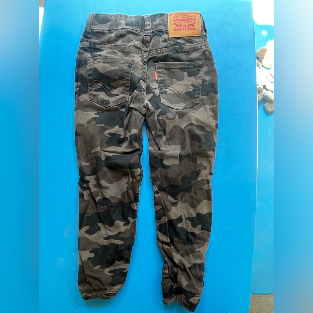 Levi’s joggers